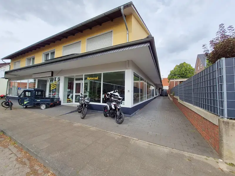First Floor Commercial Space in Hille with Showroom, Workshop, and Office Areas