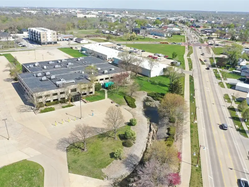 Modern Office Space with Amenities in Hiawatha, Ia - Ample Parking and Training Rooms