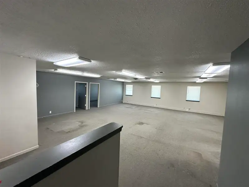 Flexible Office Suites Available for Lease with Customizable Options in Prime Location