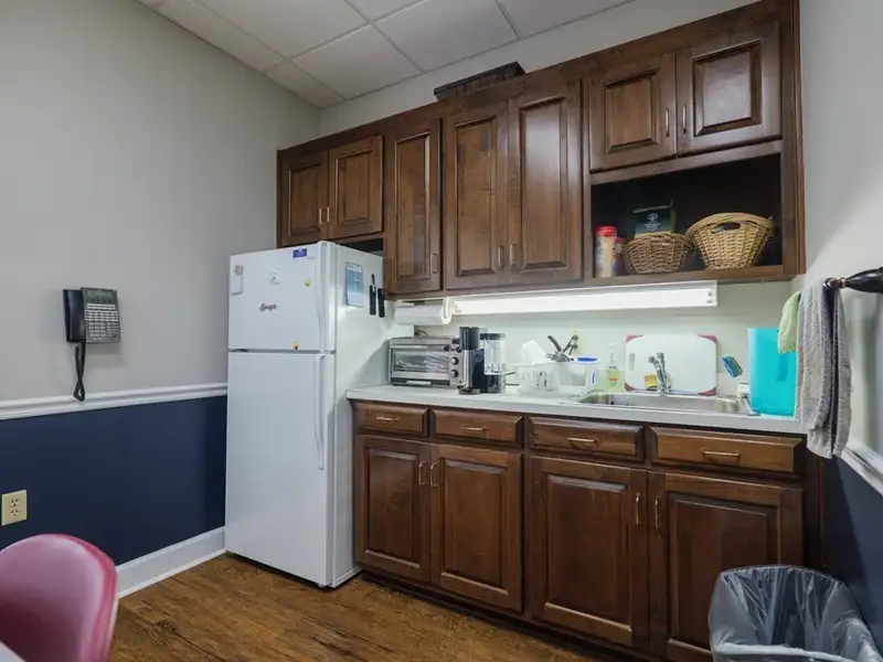Executive Office Building in Loch Winn Business Park, Valdosta - Renovated with Ample Space