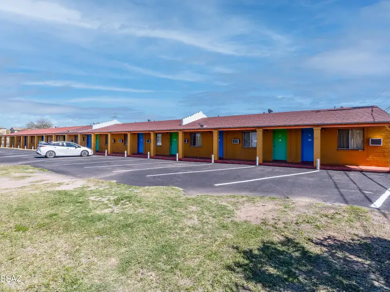 Well-maintained 18-unit Motel Near Tucson Airport with Rv Spaces and Ample Parking