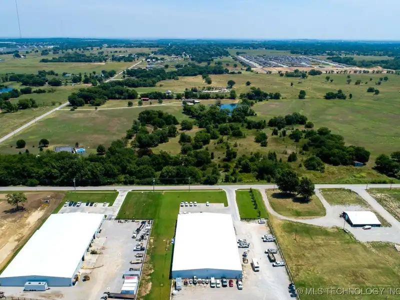 Fully Leased Office/warehouse with Nnn Lease in Prime Location, 45,000 Sf Yard Space