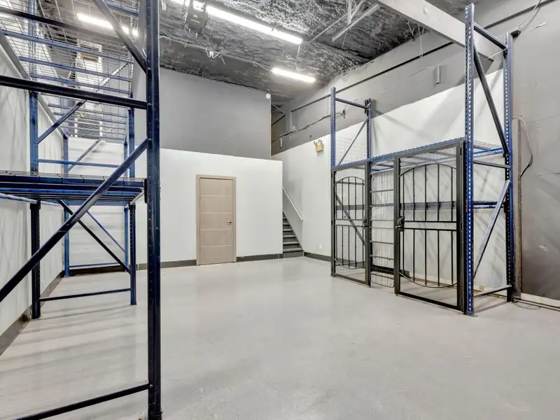 End-cap Warehouse with Offices in Central Jupiter, Move-in Ready