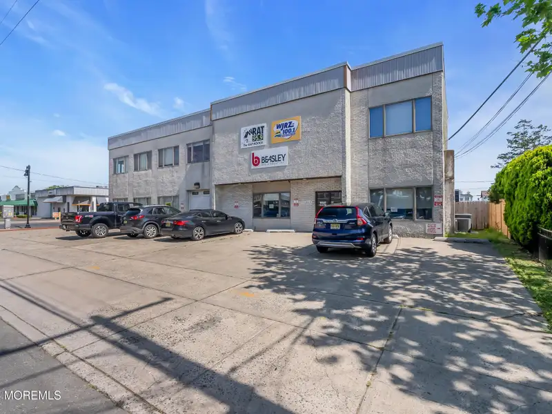 Versatile Commercial Lease in Prime Belmar Location, 5,000 Sq. Ft. Total Available