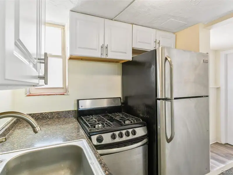 Investment Opportunity: 6-unit Property Near Rose Medical Center and 9th/colorado District