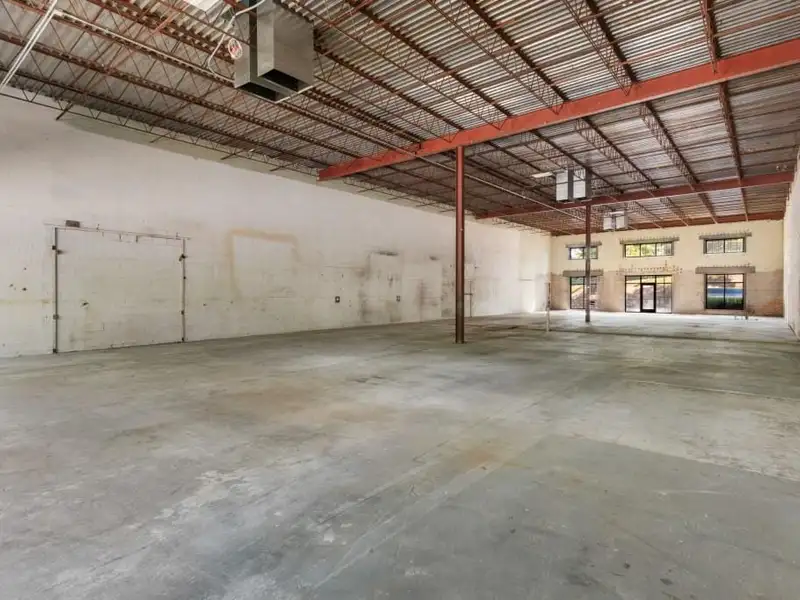 Industrial/flex Building in Prime Atlanta Location with Recent Upgrades and Parking Options