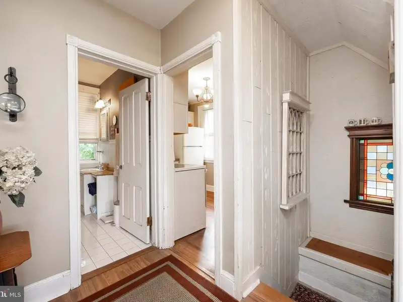 Mixed-use Property in Wayne, Pa: Salon with 1-bedroom Apartment Above