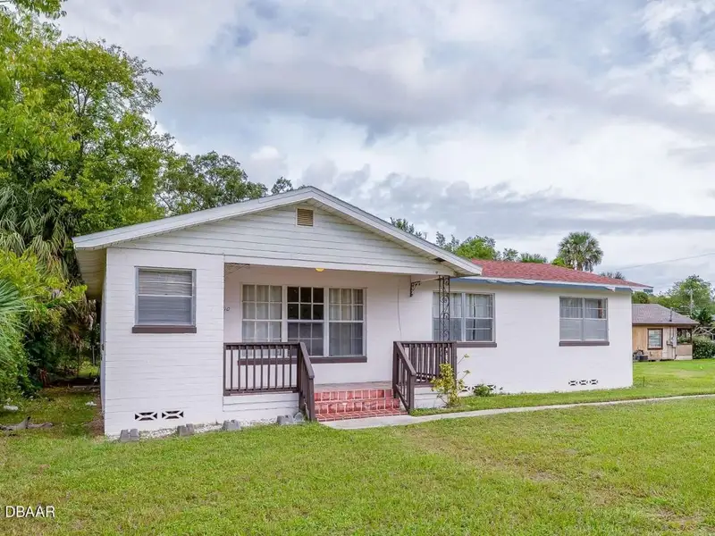 Versatile Single Family Home on 1/4 Acre in Sfr-5 Zoning