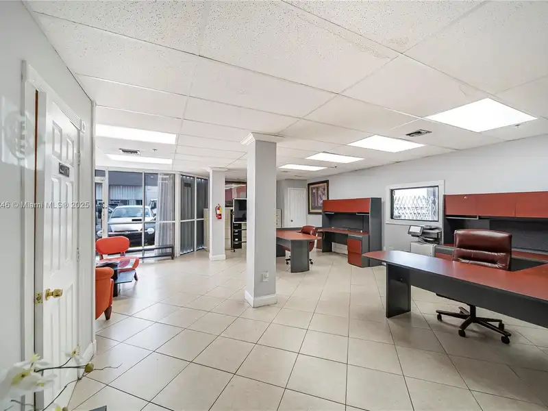 Commercial Property in Doral - Prime Location Near Miami International Airport and Amenities