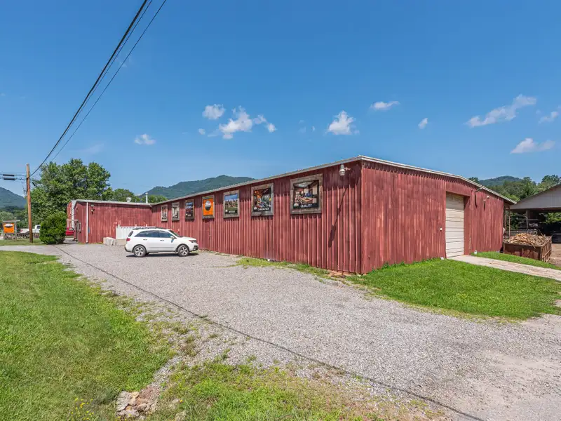 Mixed-use Industrial Property with Office, Storage, and Apartments in Bethel, Nc