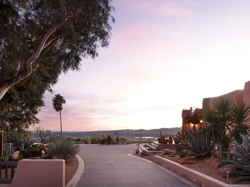 Luxury Estate with Stunning Views, Pool, Wine Cellar, and Extensive Amenities in Friant