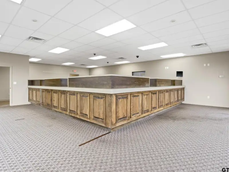 High-traffic Commercial Building in Downtown Pittsburg, Tx - 1,500 Sf