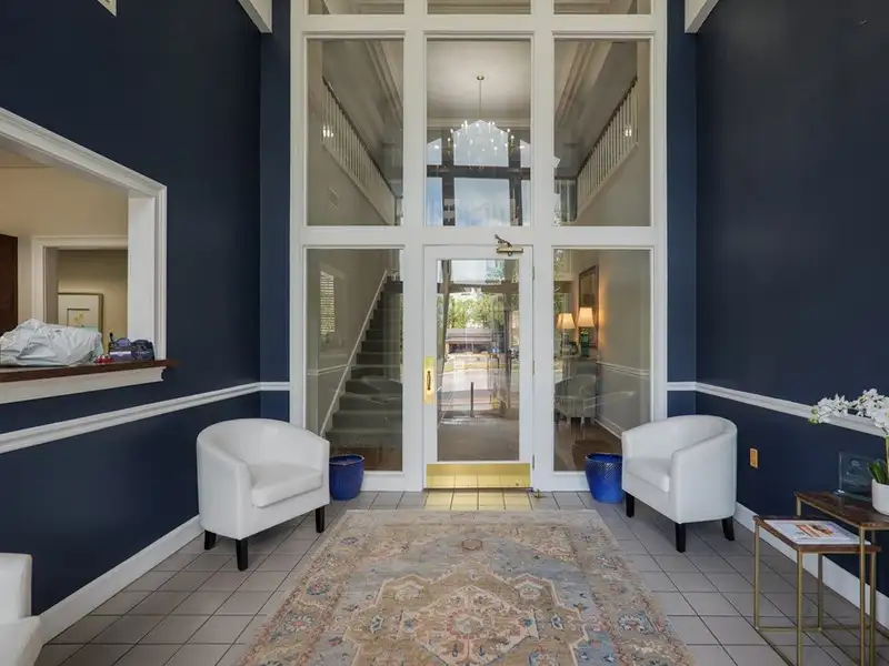 Executive Office Building in Loch Winn Business Park, Valdosta - Renovated with Ample Space