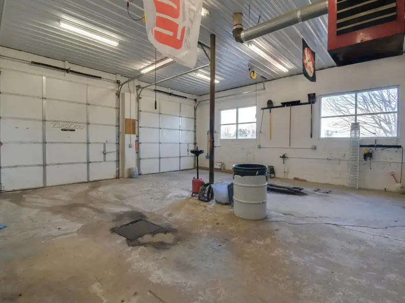 Versatile Commercial Space with Garage Bays and Office in Augusta County