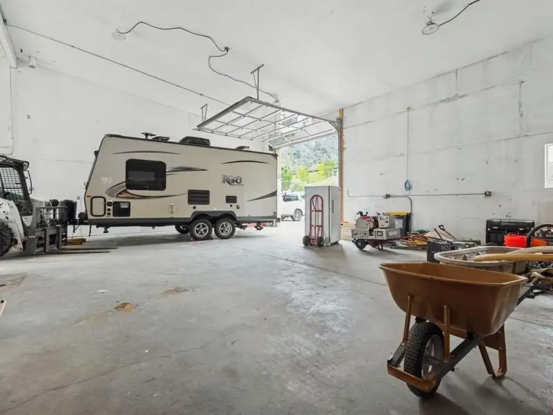 Industrial Office/warehouse Space in Bodo Park with On-site Parking and City Utilities