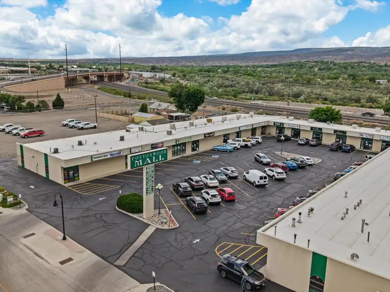 Established Restaurant Opportunity in High-visibility Cottonwood Mall, Grand Junction