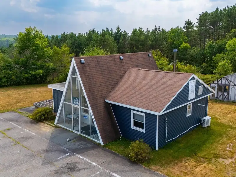 Commercial Restaurant on 1.13 Acres with General Basic Zoning in New Ross, Ns