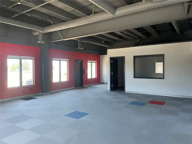 Well-maintained Office Building in Hiawatha Office Park with Ample Parking and Signage