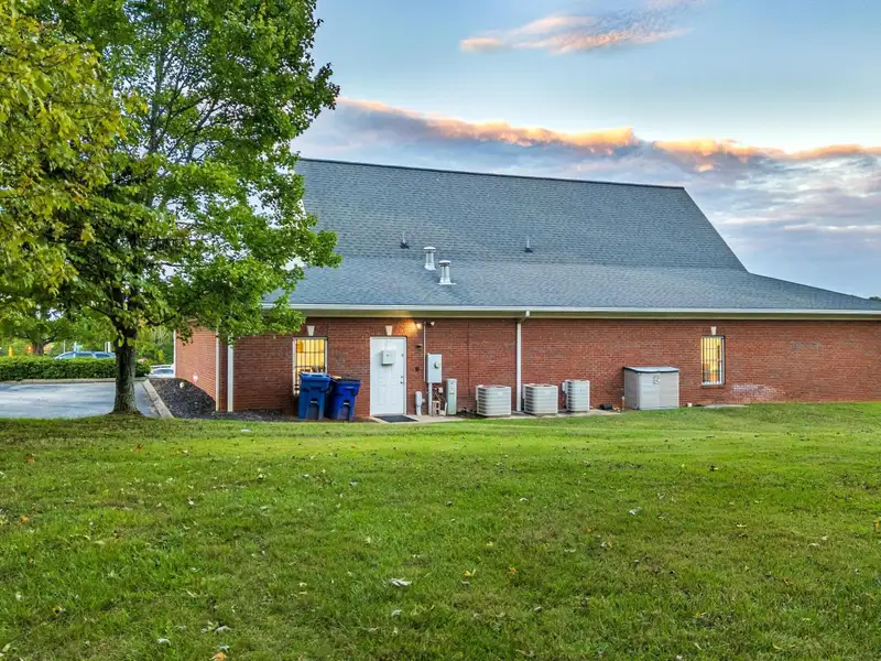 Medical Office Space for Lease in Cleveland, Tn – 12 Exam Rooms and Additional Features