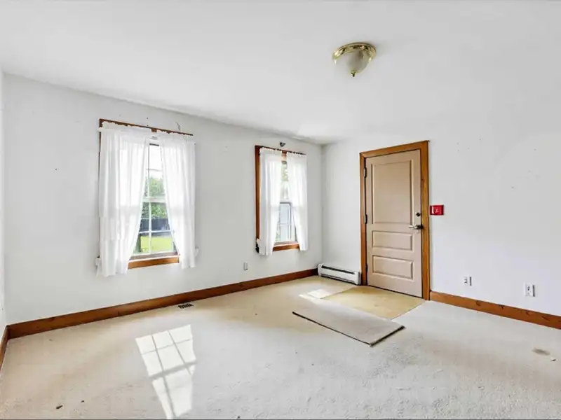 Commercial Retail/warehouse with Charming Colonial Home in High-traffic Corner Location