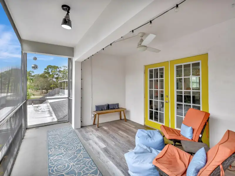 Multi-unit Garden Retreat in Oakland Park with Pool and Upgraded Apartments