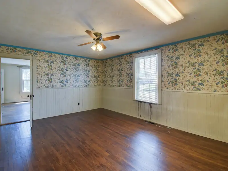 Versatile 6,724 Sqft Residential-commercial Property in Prime Location with Multiple Income Potential