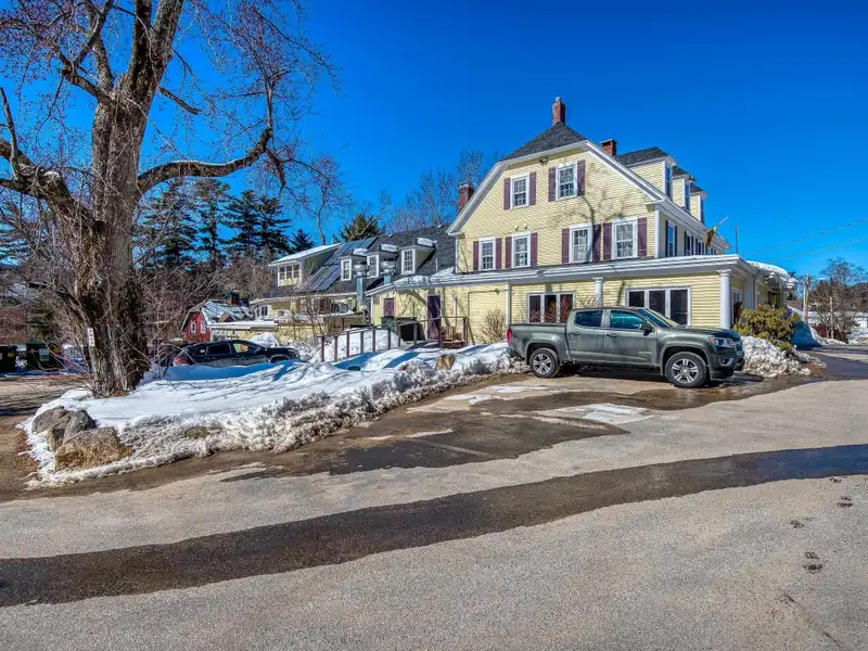 Multi-use Property with Restaurant, Brewery, and Guest Rooms Near Mt. Washington