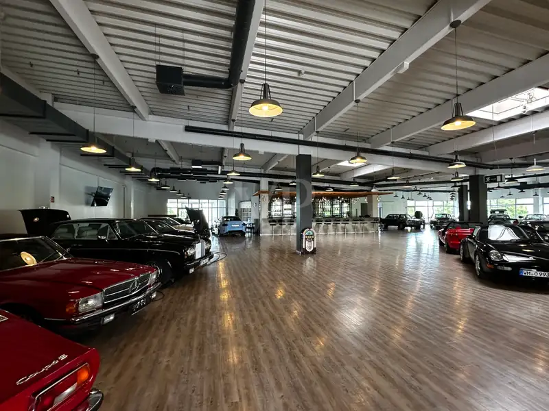 Modern Commercial Property with Showroom and Office Space in Prime Location
