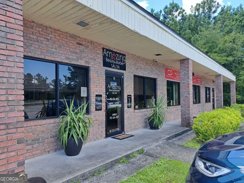 Commercial Income Property on Highway 40 in St. Marys, Ga - 3 Units, 4440 Sq Ft