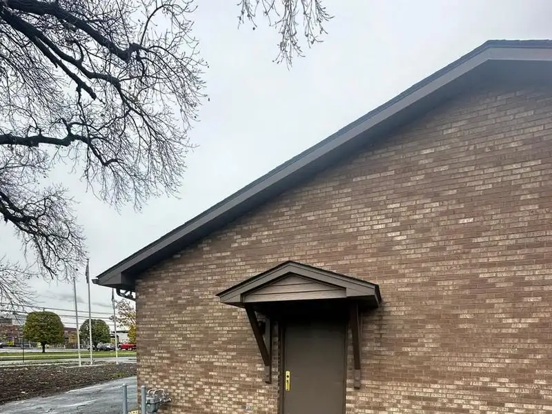 Versatile 3,200 Sq Ft Brick Building in High-traffic Location with Ample Parking