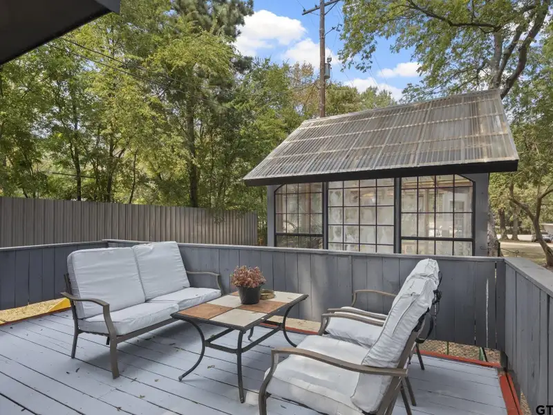Historic Downtown Pittsburg Bed and Breakfast with 6 Ensuites and Unique Train Car Suite