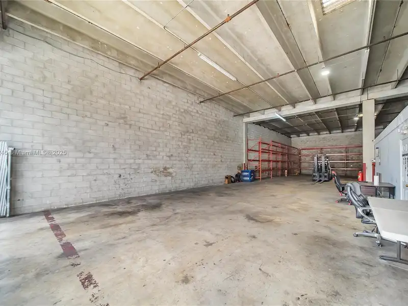 Commercial Property in Doral - Prime Location Near Miami International Airport and Amenities