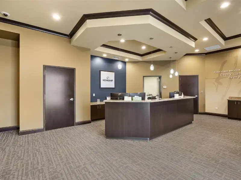 Versatile Office Building with Dual Tenant Configuration in Prime Location
