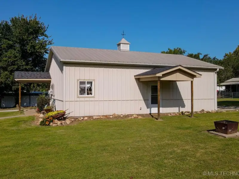 Commercial Property with House and Shops on 2 Acres in Coweta Near Casino