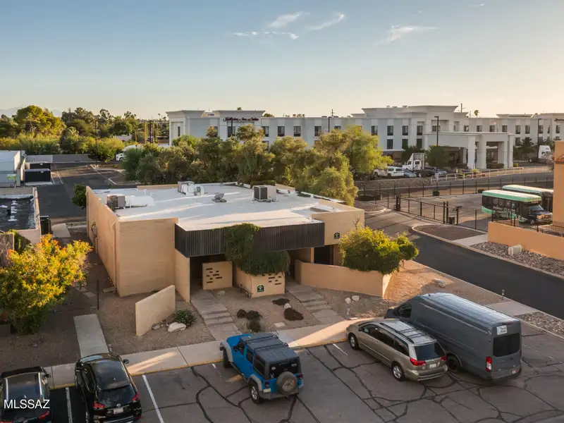 2,975 Sqft Office Space for Sale in Prime Broadway and Wilmot Location with Parking Lot