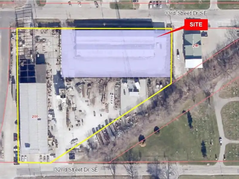 Cost-effective Warehouse with Docks and Office Near 1st Ave, Cedar Rapids, Ia