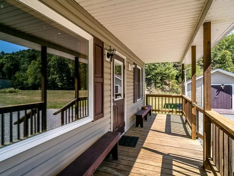 Versatile Commercial Property with Salon, Office Space, and Residential Potential Near Brandywine Lake