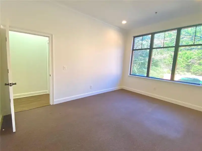 Street Level Office Space in Highland Grove Business Complex, Ideal for Professional Services