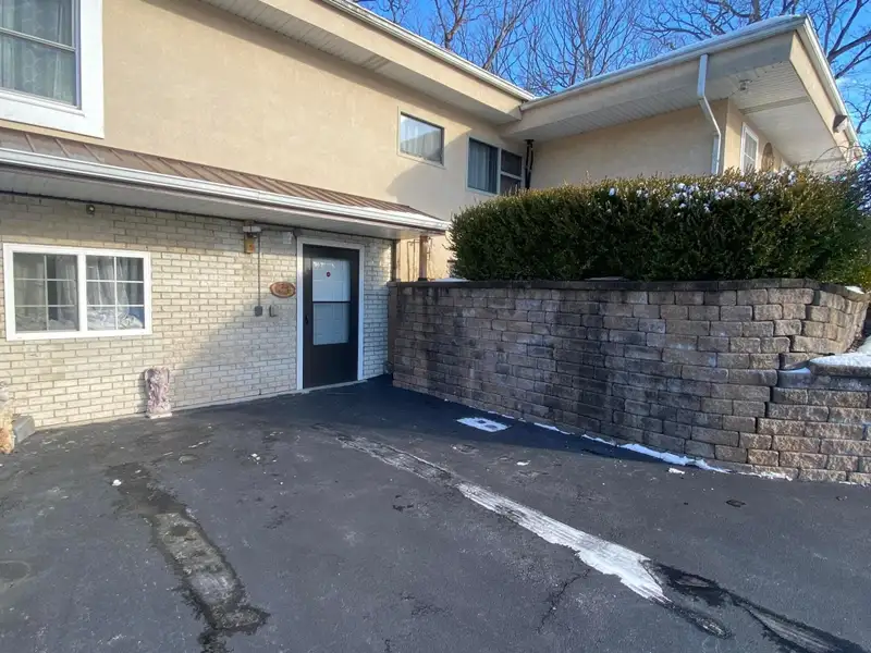 Ground-level Medical Office in Crown Point - 1,248 Sf in Tranquil Setting
