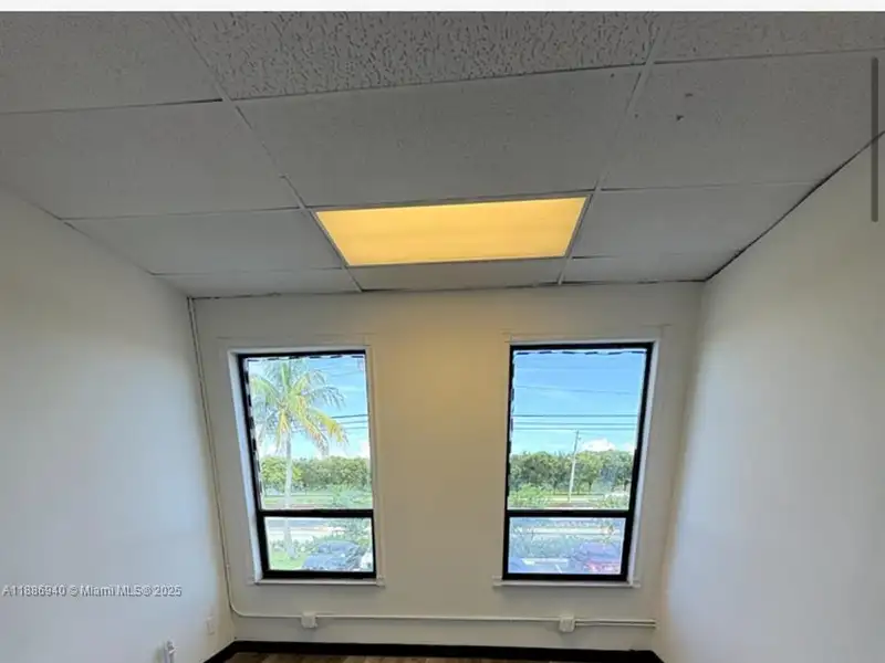 For Lease: Versatile Second-floor Retail/office Space in Pompano Beach