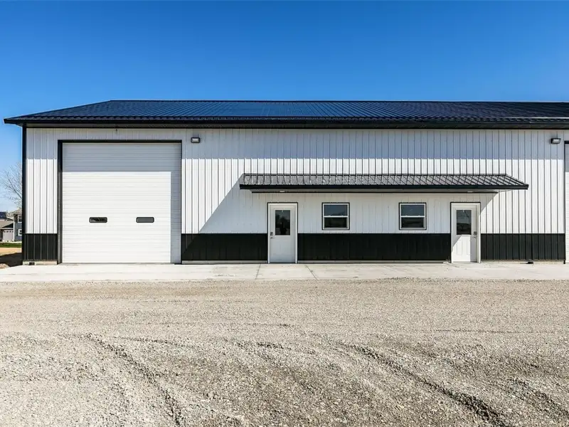 Newly Constructed Commercial Shop/warehouse in Convenient Location with Gross Lease Terms
