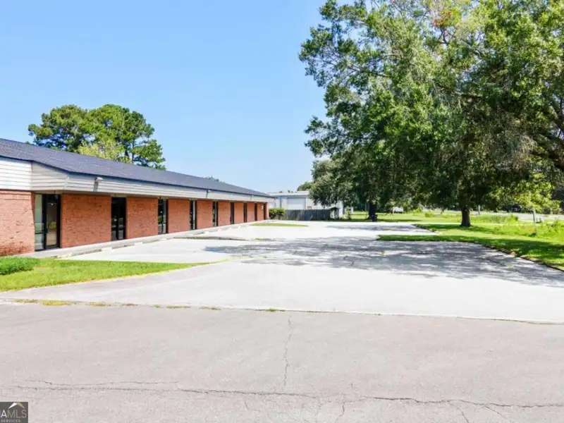 9,000 Sqft Industrial Building on 1.03 Acres in St. Marys, Ga