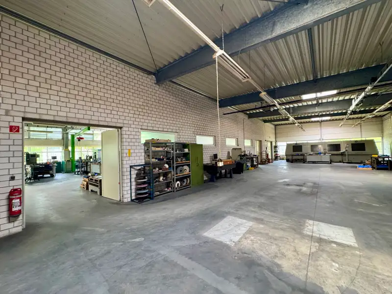 Versatile Commercial Property for Sale: 6,604 M² with Production Halls and Office Space