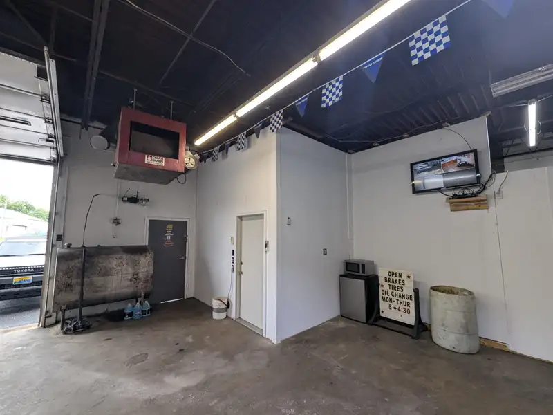 Turnkey Tire Business for Lease with Fully Equipped Office and Three Bays