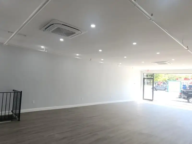 Retail Space for Lease - 1,400 Sq. Ft. with Basement in Prime Location