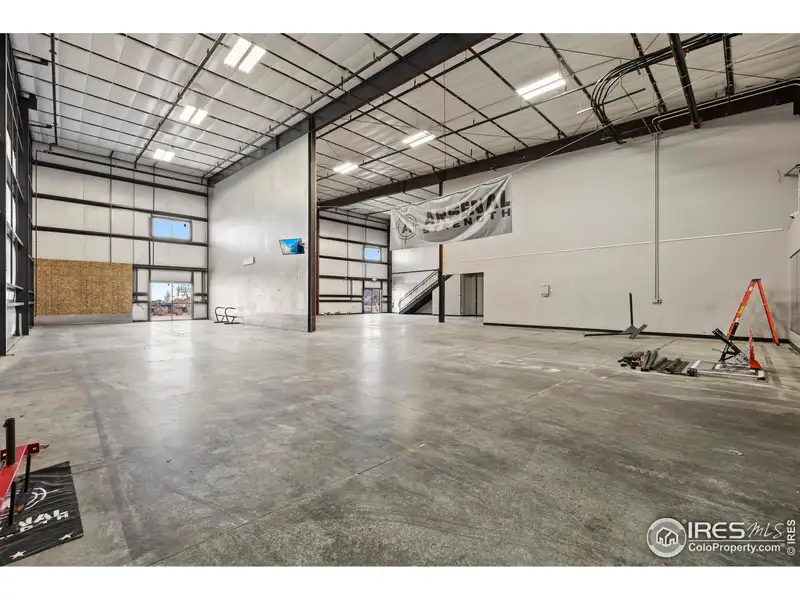 Versatile Office/warehouse in Highland Industrial Park, Windsor - Ideal for Various Business Uses