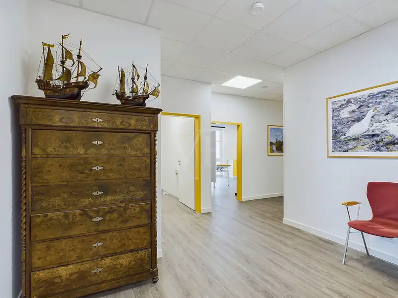 Spacious Medical Practice Space with Private Area in Convenient Location, 253 Sqm