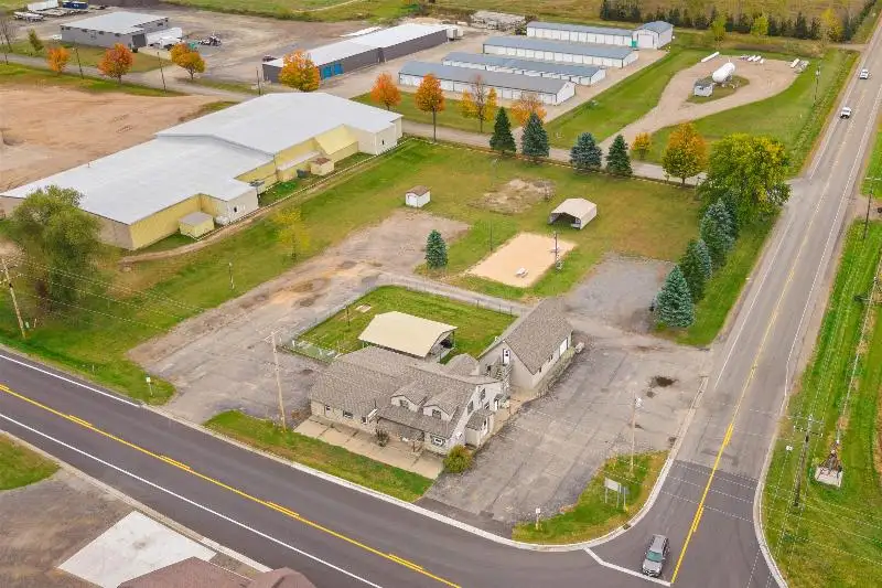 Established Bar and Restaurant with Living Quarters in Stevens Point Area