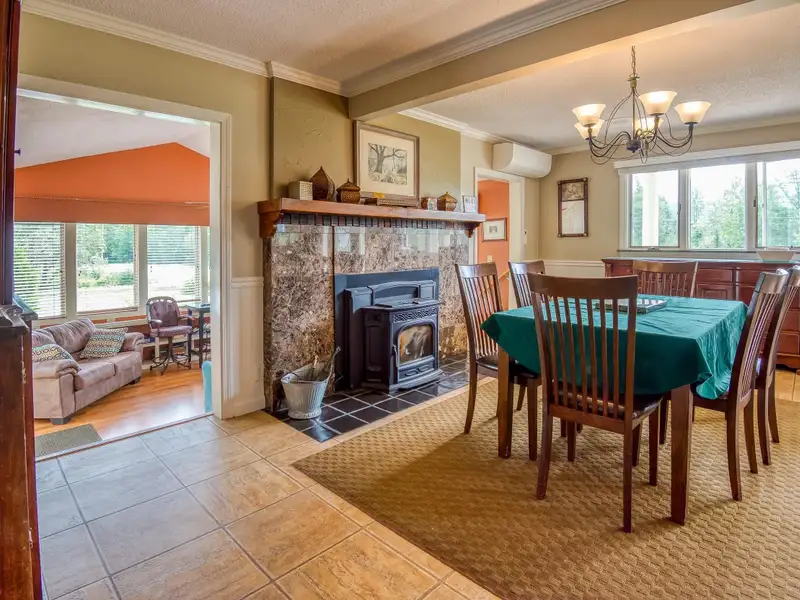 Fully Renovated Inn with 13 Guest Rooms on 5.52 Acres in White Mountains, Nh