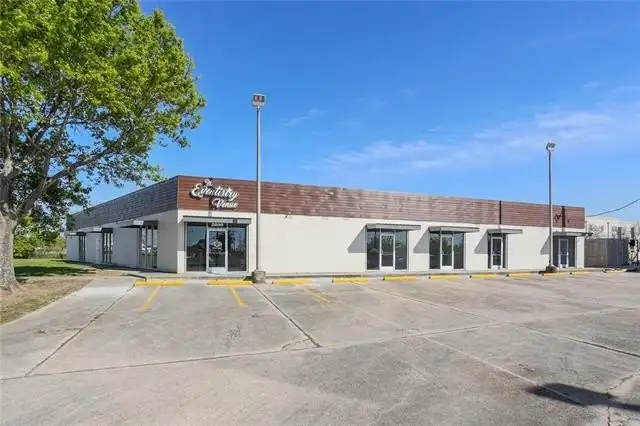 Renovated Commercial Space for Lease with Central Air and Onsite Parking